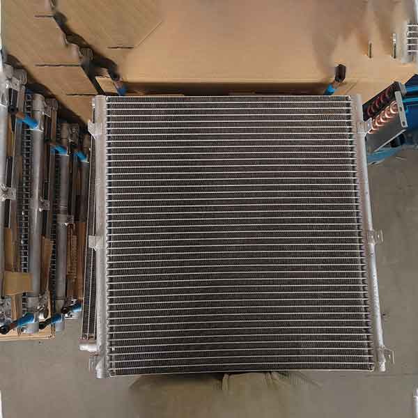 Parallel flow microchannel condenser